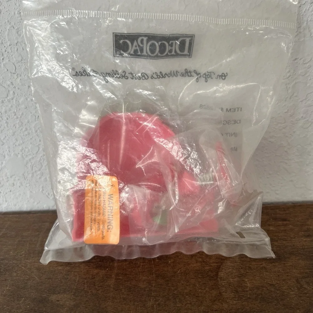 NEW DecoPac Cake Topper‎ Strawberry Shortcake Cafe Play-set And Mini Figure